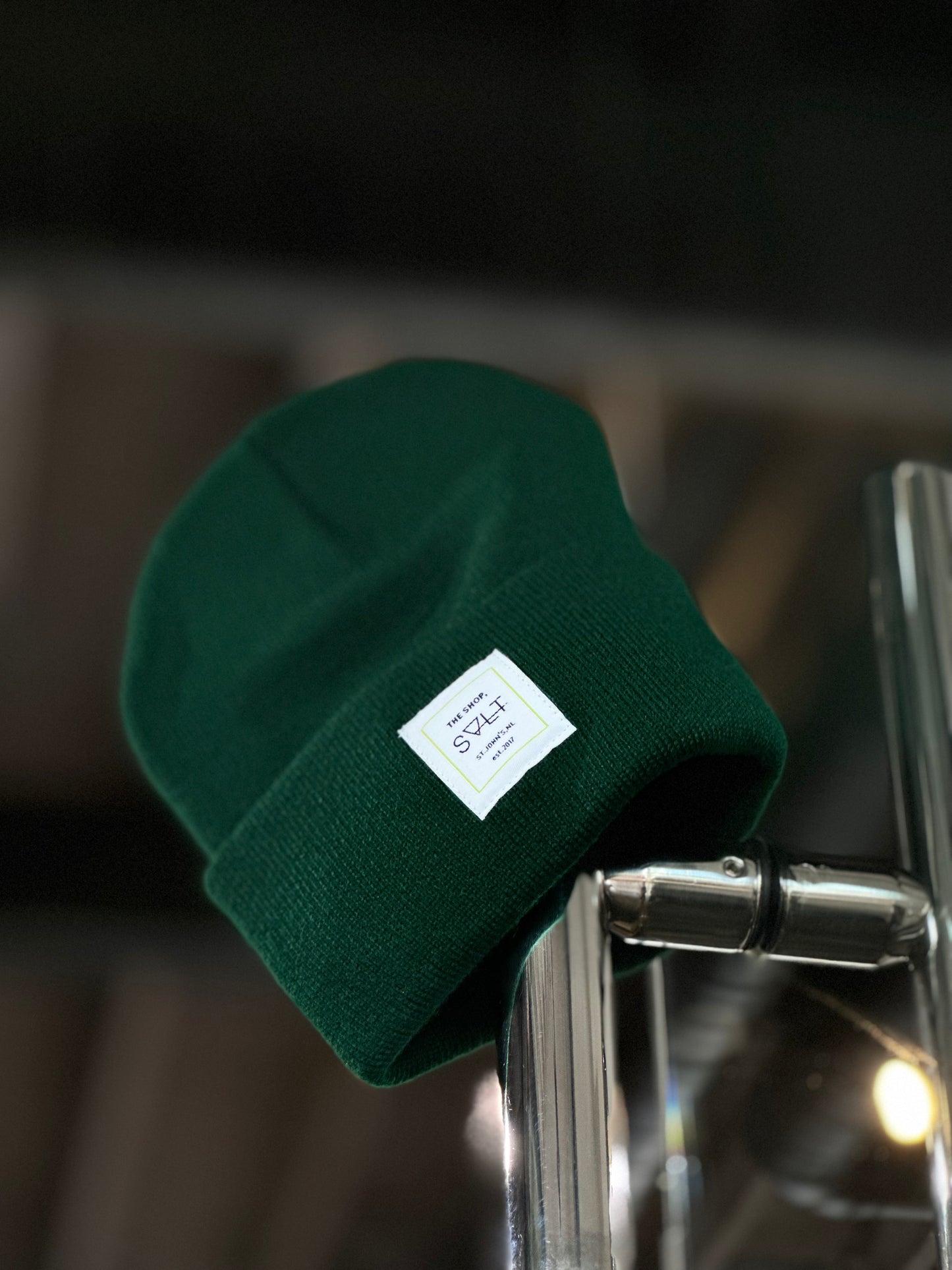 the shop toque in forest green